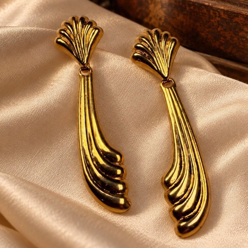 Vintage Gold Tone Fan Dangle Earrings Art Deco Style Sculpted Statement Drops